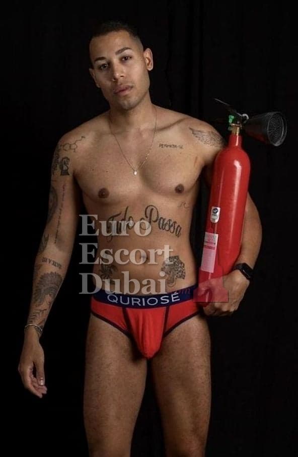 Marcus, 25, escort in Dubai — 180 cm, black hair (photo 2 of 13)