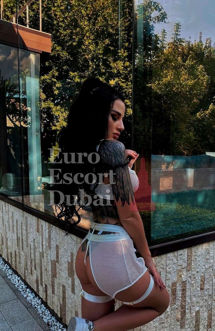 Larisa, 28, escort in Dubai — Russian, 167 cm (photo 2 of 10)