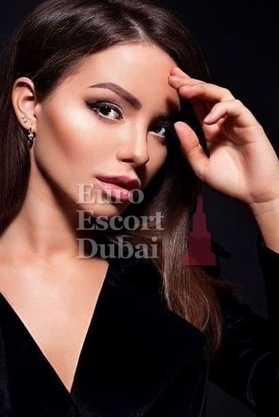 Mackenzie, 23, escort in Dubai — 173 cm, brown hair (photo 2 of 6)