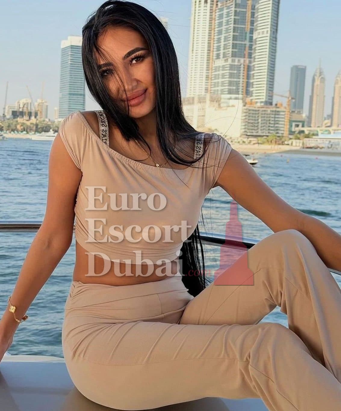 Shahnoza, 24, escort in Dubai — black hair, Uzbek (photo 4 of 13)