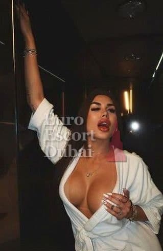 Nathalia, 22, escort in Dubai — brown hair, Colombian (photo 13 of 13)