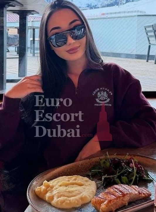 Gulnoza, 21, escort in Dubai — 166 cm, black hair (photo 9 of 13)