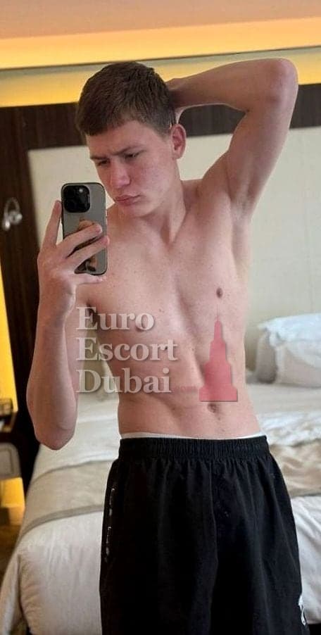 Evan, 18, escort in Dubai — 185 cm, brown hair (photo 12 of 13)