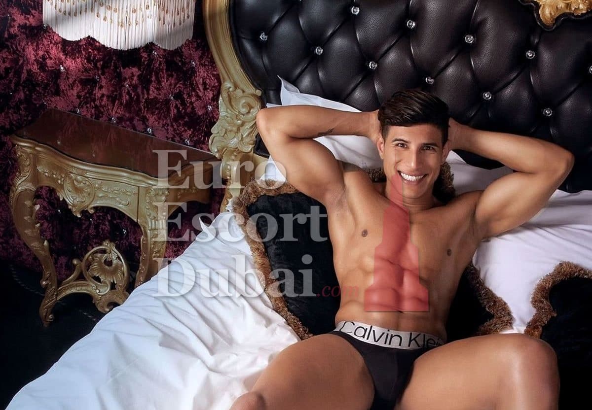 Derek, 28, escort in Abu Dhabi — 178 cm, brown hair (photo 8 of 13)