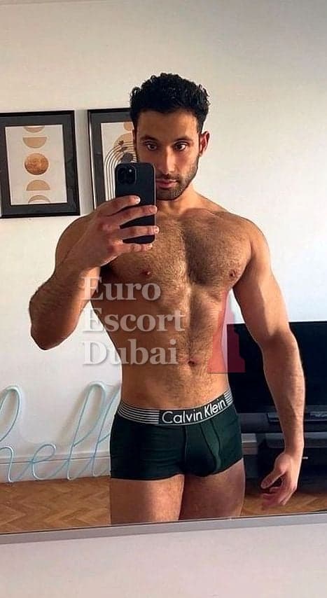 Faris, 25, escort in Dubai — black hair, 193 cm (photo 11 of 13)