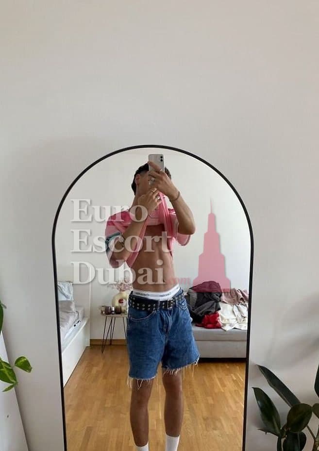 Mason, 22, escort in Dubai — black hair, 185 cm (photo 7 of 7)