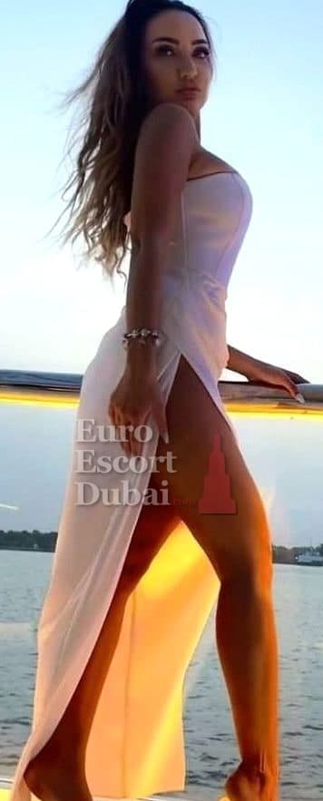 Simona, 28, escort in Dubai — 165 cm, blonde hair (photo 6 of 10)