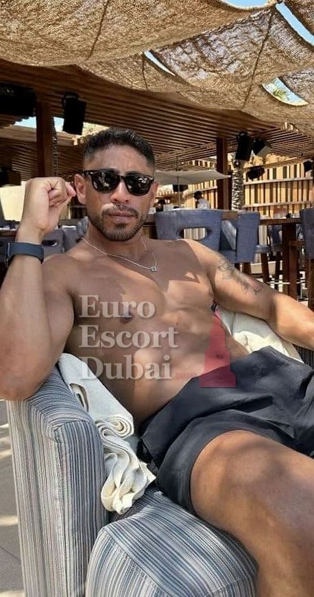 Elijah, 28, escort in Dubai — black hair, 185 cm (photo 1 of 13)