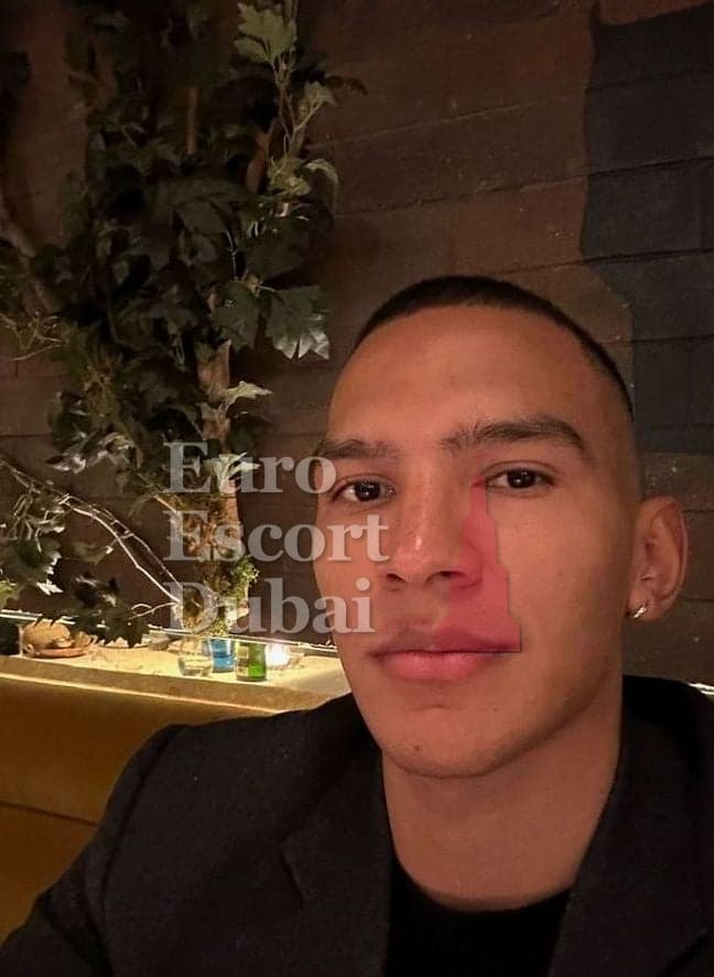 Viktor, 28, escort in Dubai — black hair, 180 cm (photo 5 of 13)