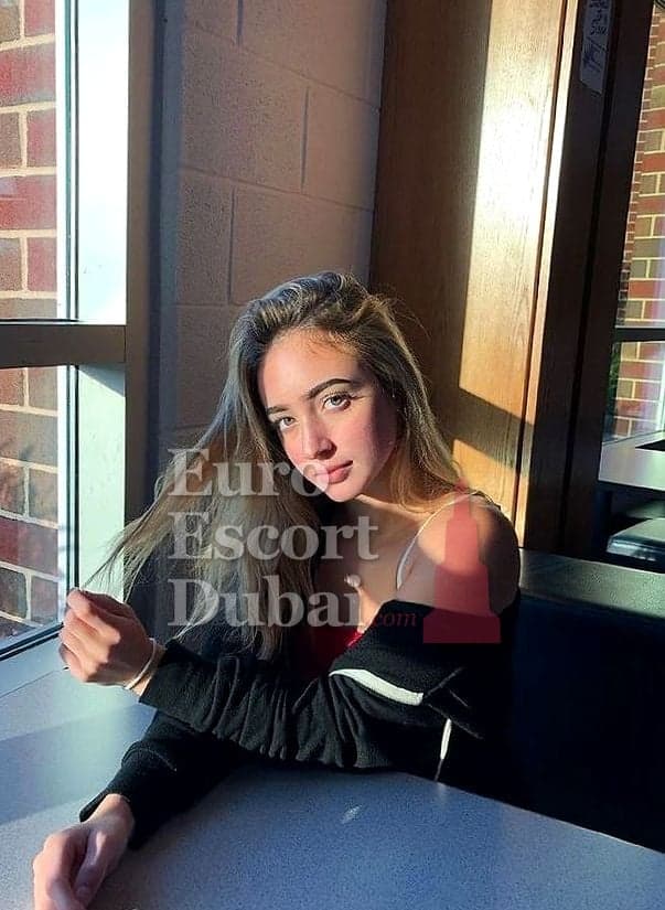 Brooke, 26, escort in Dubai — German, 167 cm (photo 2 of 10)