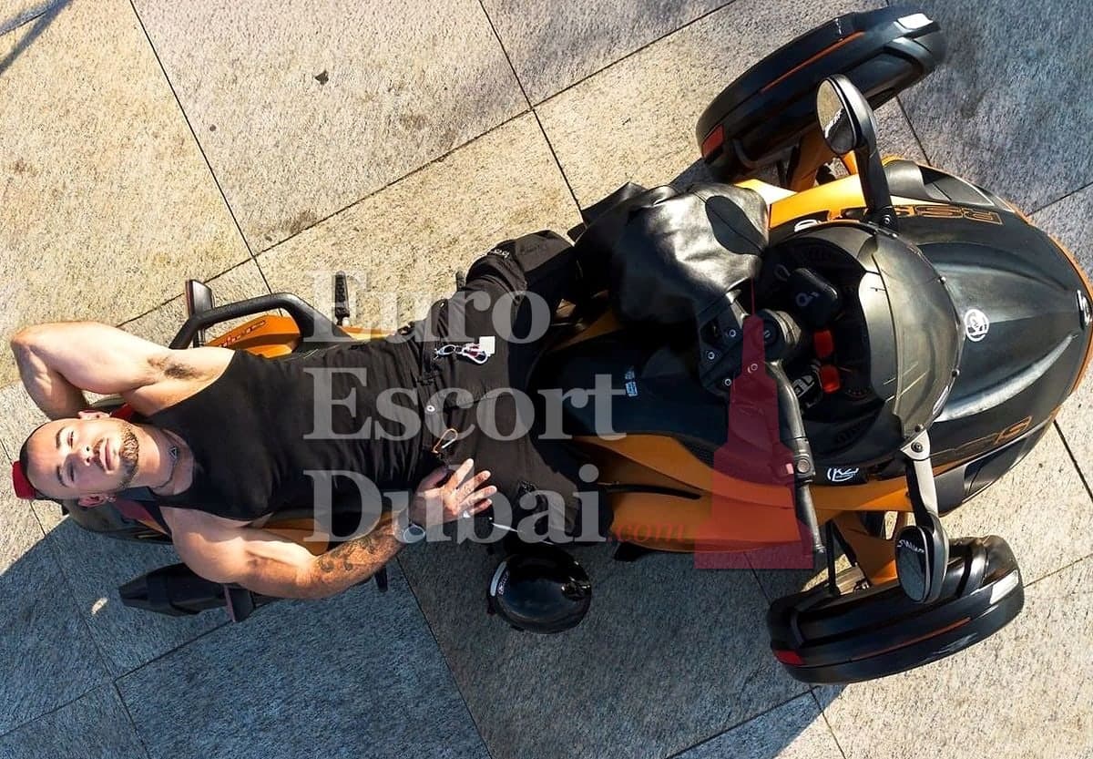Felipe, 28, escort in Ras Al Khaimah — 175 cm, black hair (photo 6 of 13)