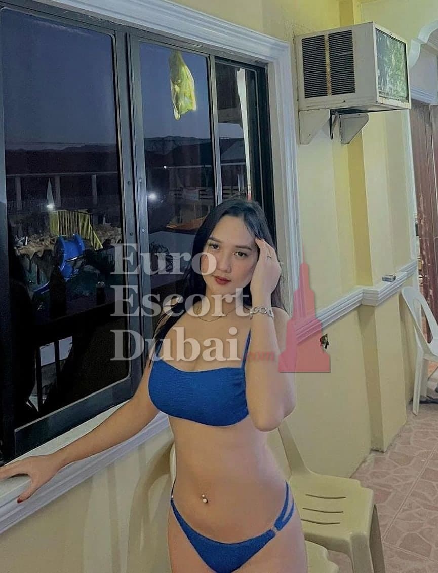 Khanh, 24, escort in Dubai — black hair, Indonesian (photo 4 of 10)