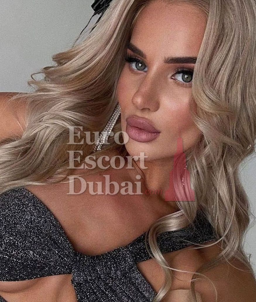 Nuria, 23, escort in Dubai — Italian, 170 cm (photo 2 of 10)