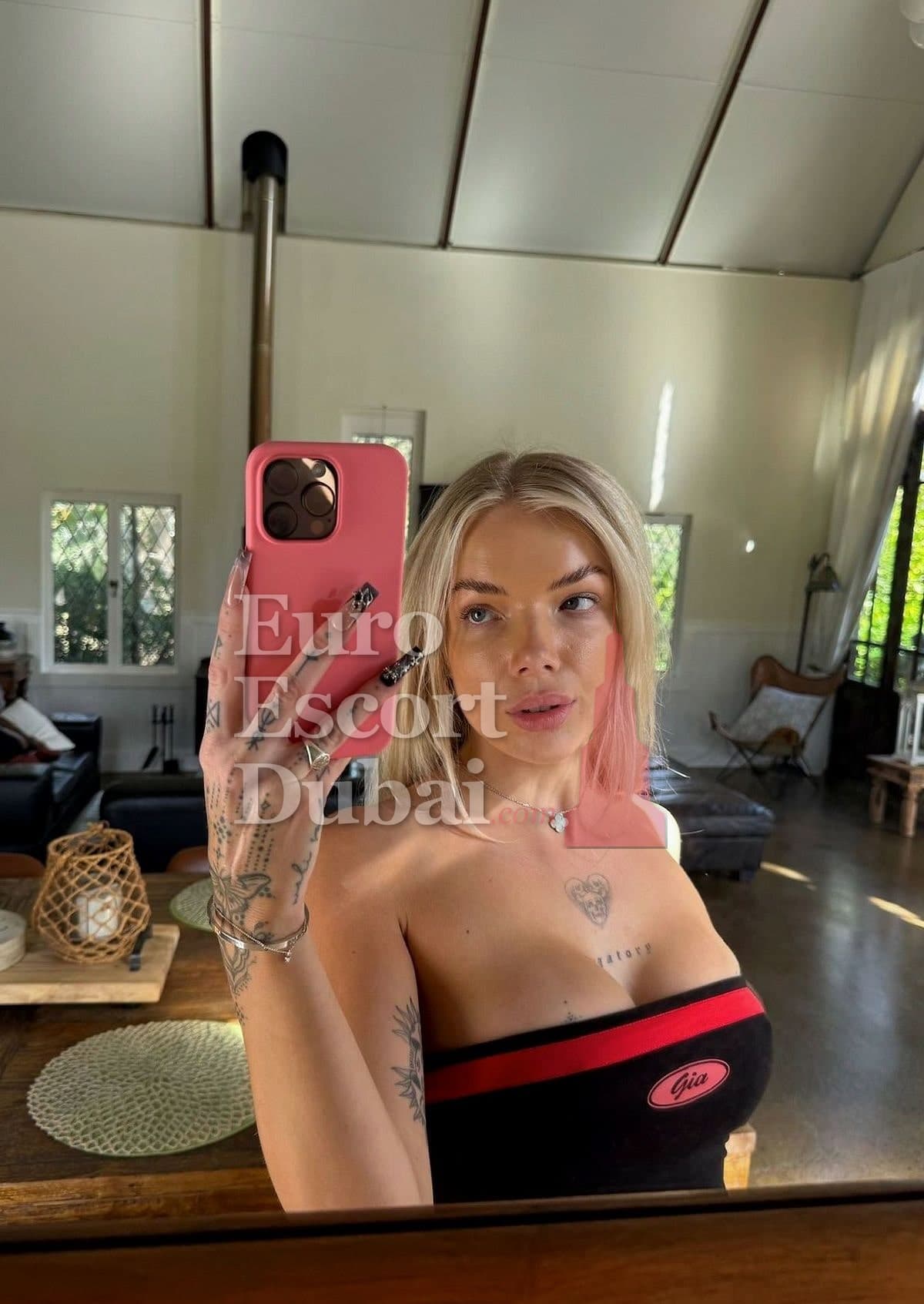 Alix, 28, escort in Abu Dhabi — blonde hair, 172 cm (photo 3 of 6)