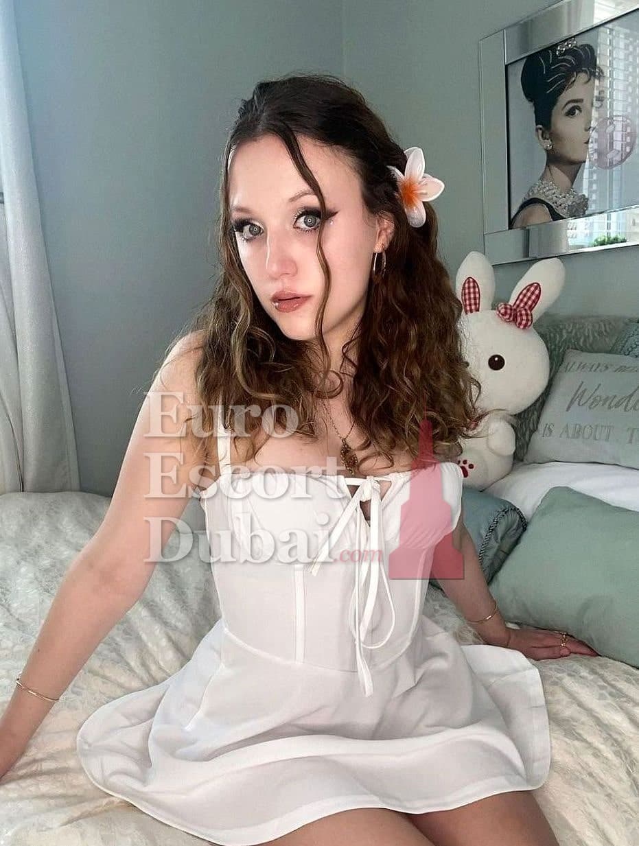 Elaine, 26, escort in Dubai — 166 cm, blonde hair (photo 3 of 10)