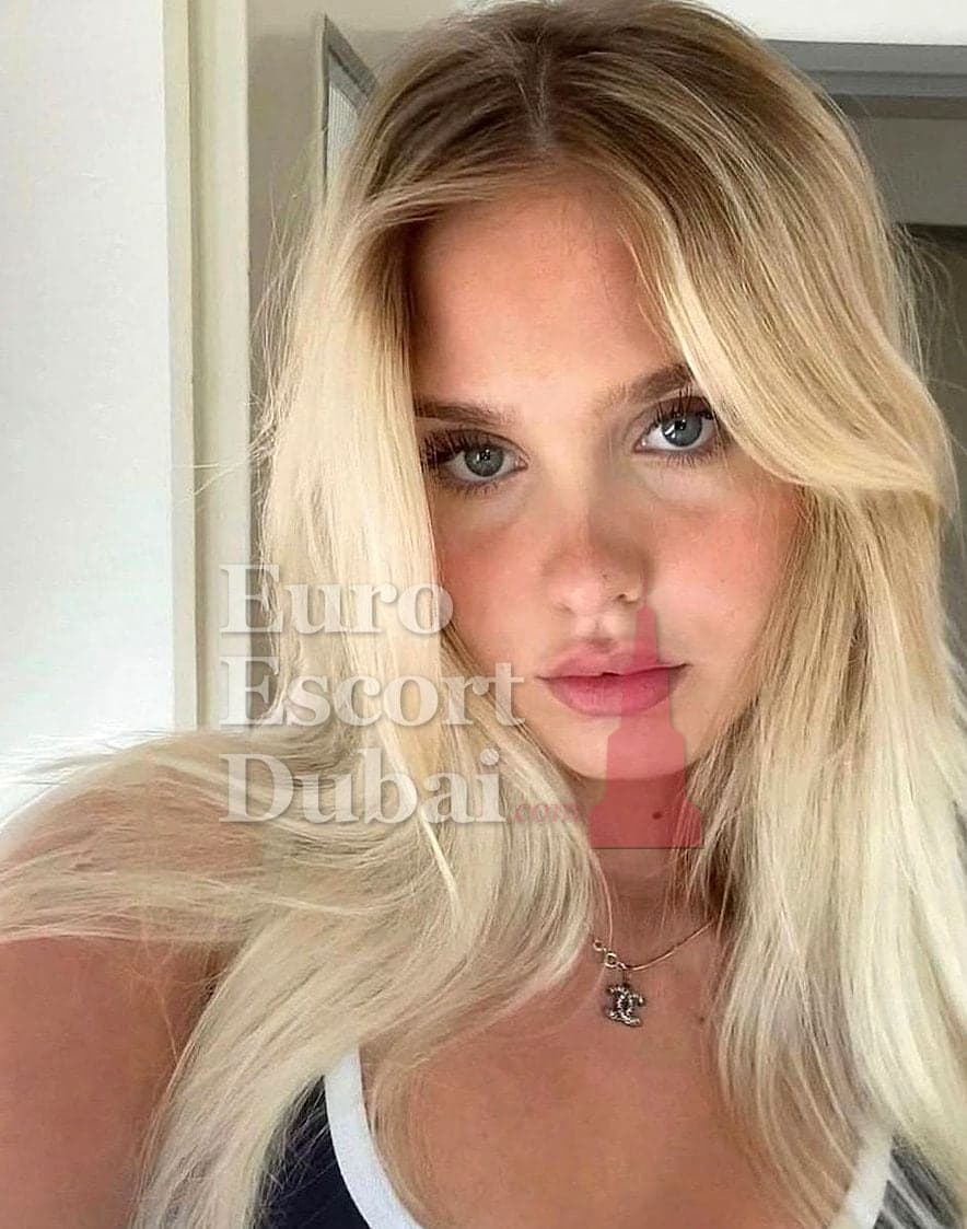 Honorine, 21, escort in Dubai — French, 168 cm (photo 5 of 5)