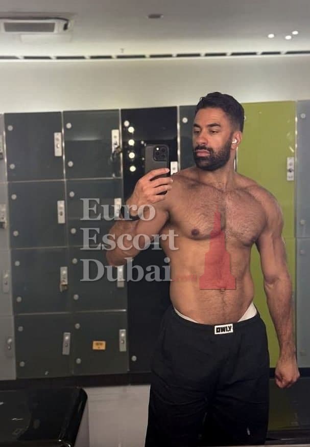 Sam, 35, escort in Dubai — 180 cm, black hair (photo 4 of 10)