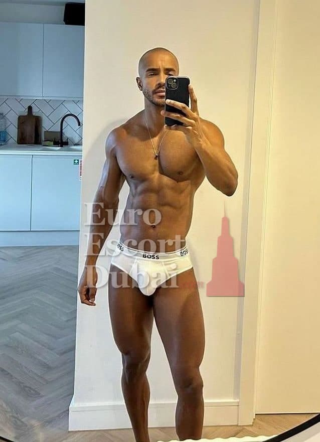 Liam, 26, escort in Ajman — 180 cm, black hair (photo 6 of 13)