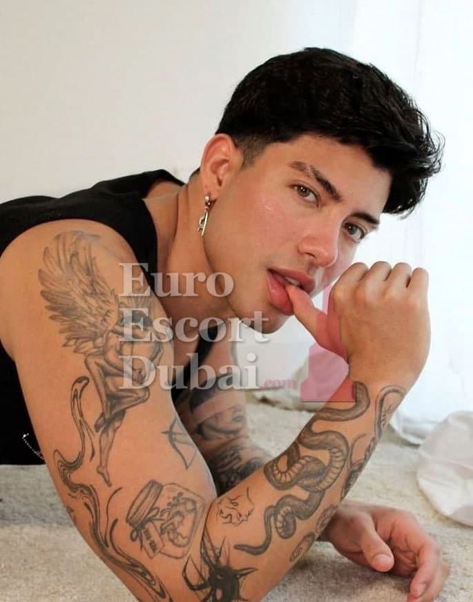 Majid, 24, escort in Dubai — 173 cm, black hair (photo 4 of 13)