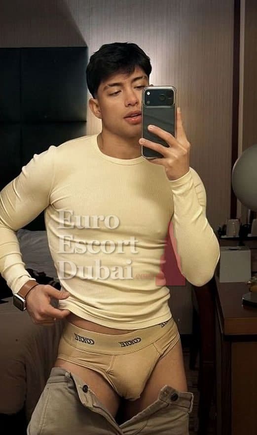 Majid, 24, escort in Dubai — 173 cm, black hair (photo 12 of 13)