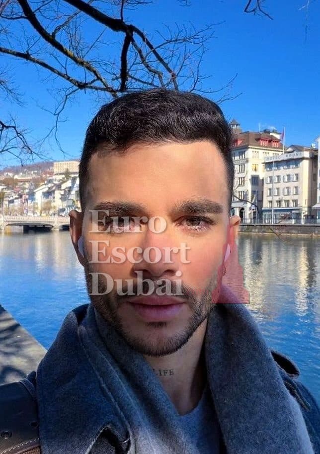 Marco, 29, escort in Dubai — 178 cm, black hair (photo 8 of 10)