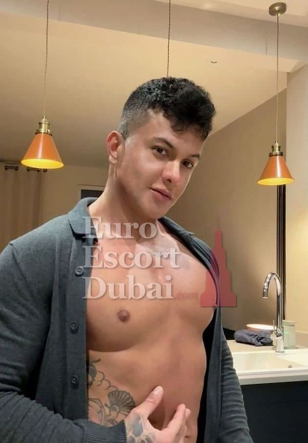 Ruslan, 26, escort in Dubai — 173 cm, black hair (photo 2 of 13)