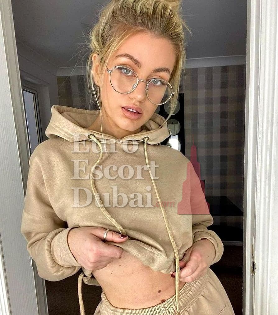 Marion, 27, escort in Abu Dhabi — blonde hair, 168 cm (photo 3 of 6)