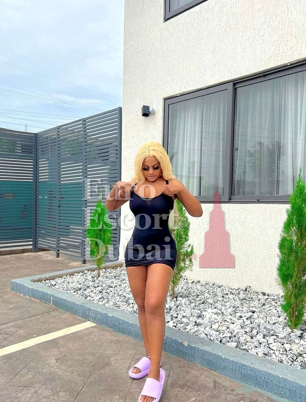 Yetunde, 28, escort in Dubai — 162 cm, blonde hair (photo 2 of 5)