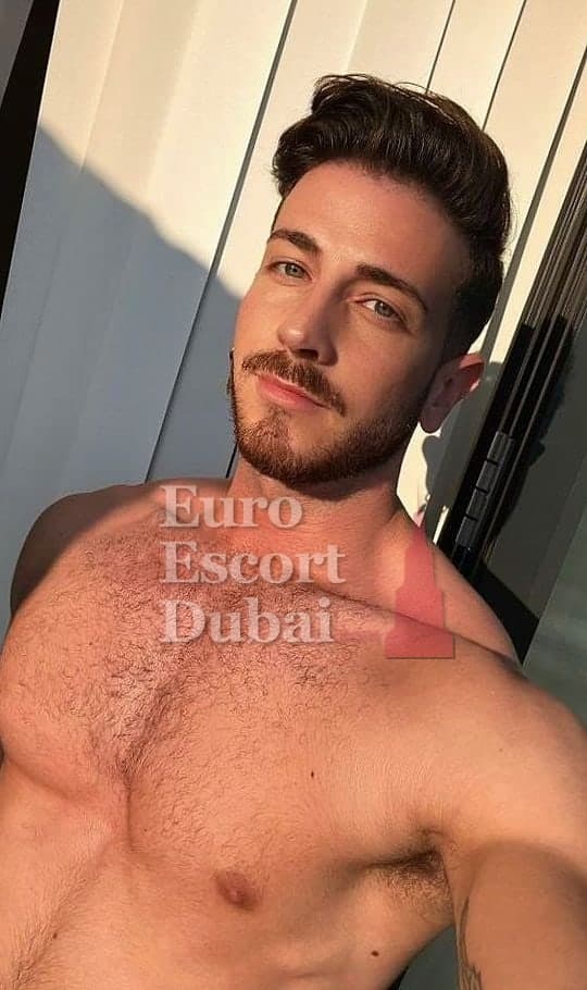 Carter, 26, escort in Dubai — 173 cm, black hair (photo 6 of 11)