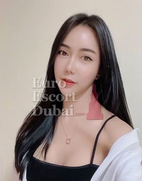 Bella, 29, escort in Abu Dhabi — black hair, 162 cm (photo 1 of 4)