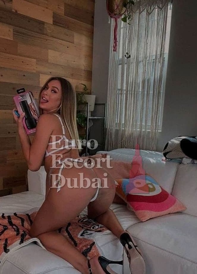 Dina, 29, escort in Dubai — Polish, 160 cm (photo 3 of 4)