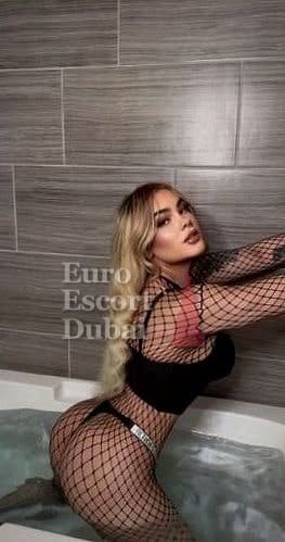 Leticia, 25, escort in Dubai — blonde hair, Brazilian (photo 4 of 13)