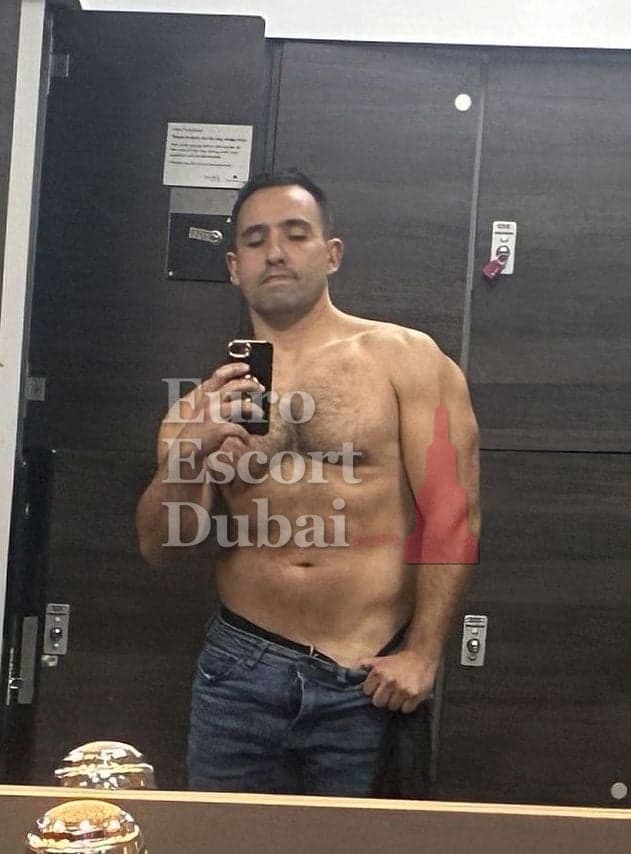 Theo, 36, escort in Dubai — black hair, 173 cm (photo 1 of 13)