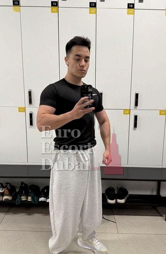 Anton, 28, escort in Dubai — black hair, 173 cm (photo 11 of 13)