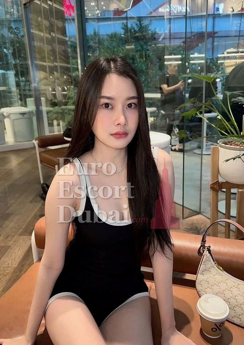 Venus, 23, escort in Abu Dhabi — Indonesian, 165 cm (photo 8 of 8)