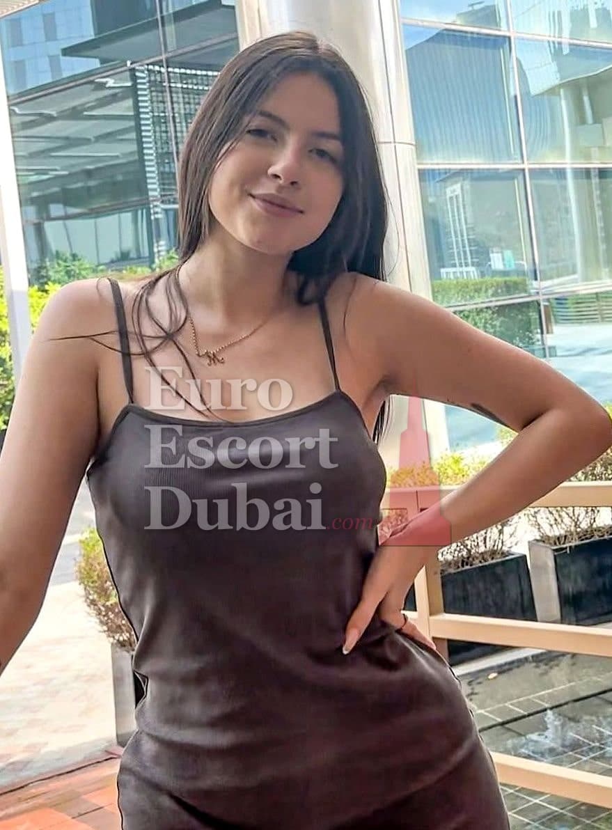 Destiny, 25, escort in Dubai — 166 cm, brown hair (photo 2 of 8)
