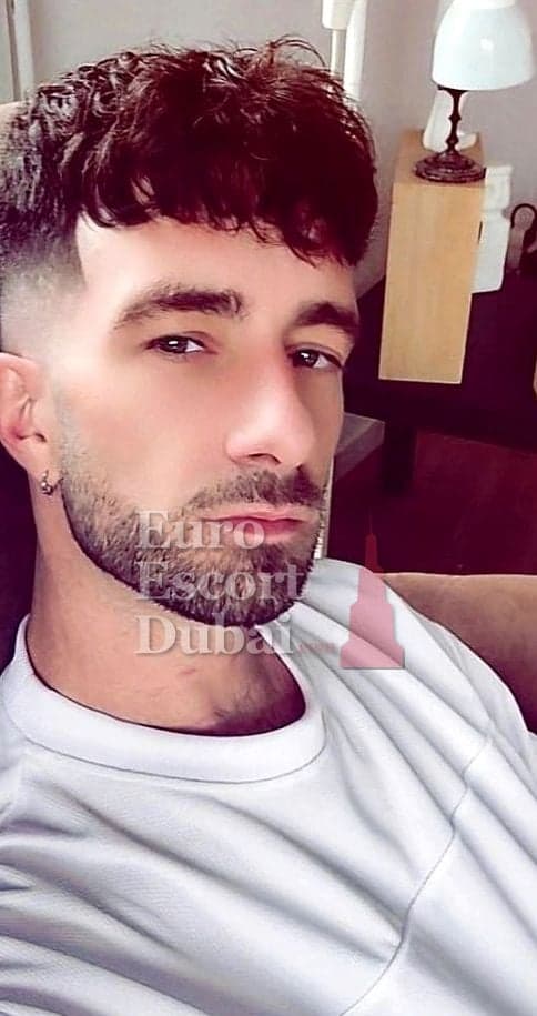 Axel, 26, escort in Dubai — black hair, 175 cm (photo 3 of 5)