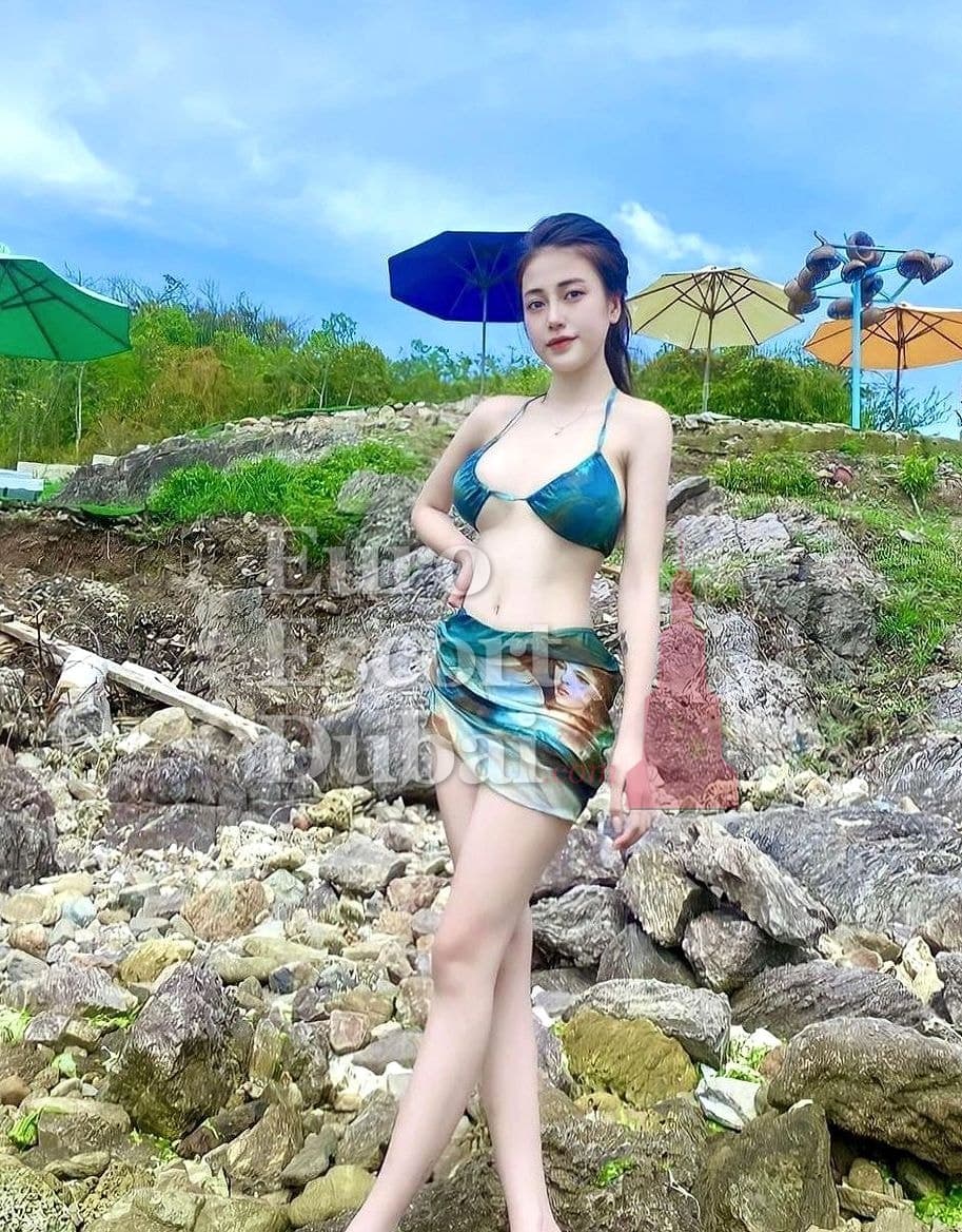 Saki, 22, escort in Dubai — 166 cm, black hair (photo 2 of 4)