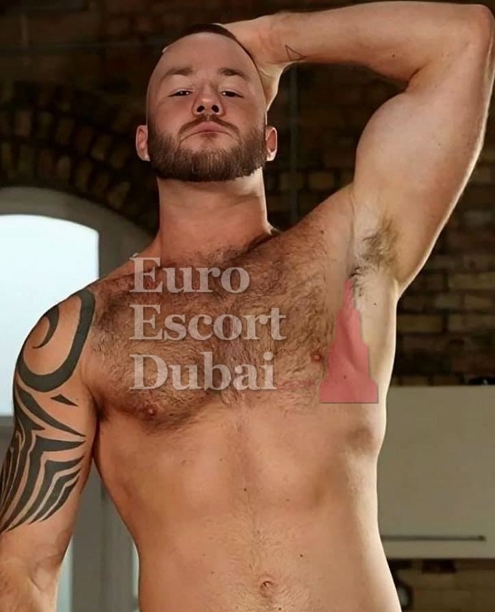 Nikita, 34, escort in Dubai — 188 cm, black hair (photo 6 of 12)