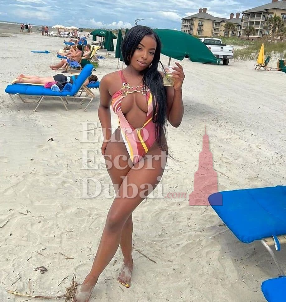 Zuri, 25, escort in Dubai — black hair, 170 cm (photo 1 of 4)