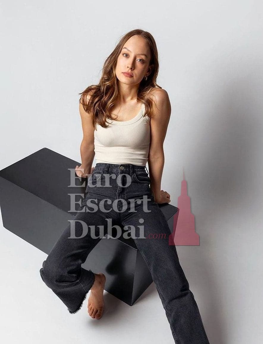 Danielle, 23, escort in Abu Dhabi — 167 cm, blonde hair (photo 2 of 9)