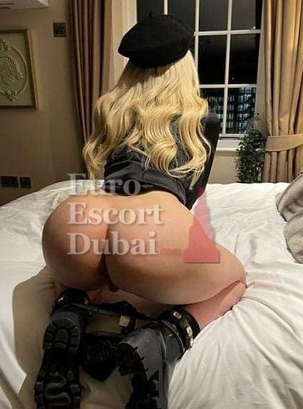 Wiebke, 25, escort in Abu Dhabi — 160 cm, brown hair (photo 4 of 6)