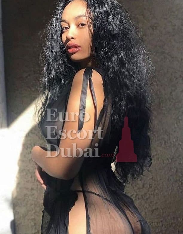 Esi, 29, escort in Dubai — black hair, 176 cm (photo 7 of 9)