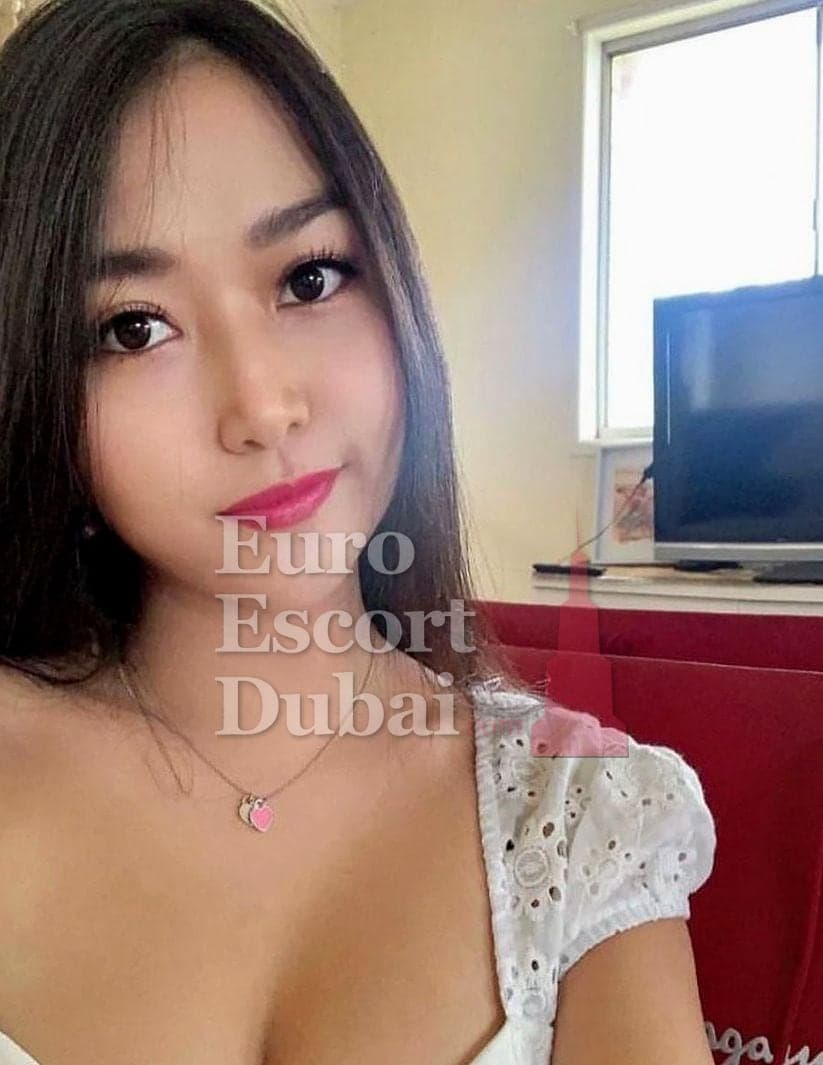 Pensri, 26, escort in Dubai — blonde hair, 167 cm (photo 3 of 5)