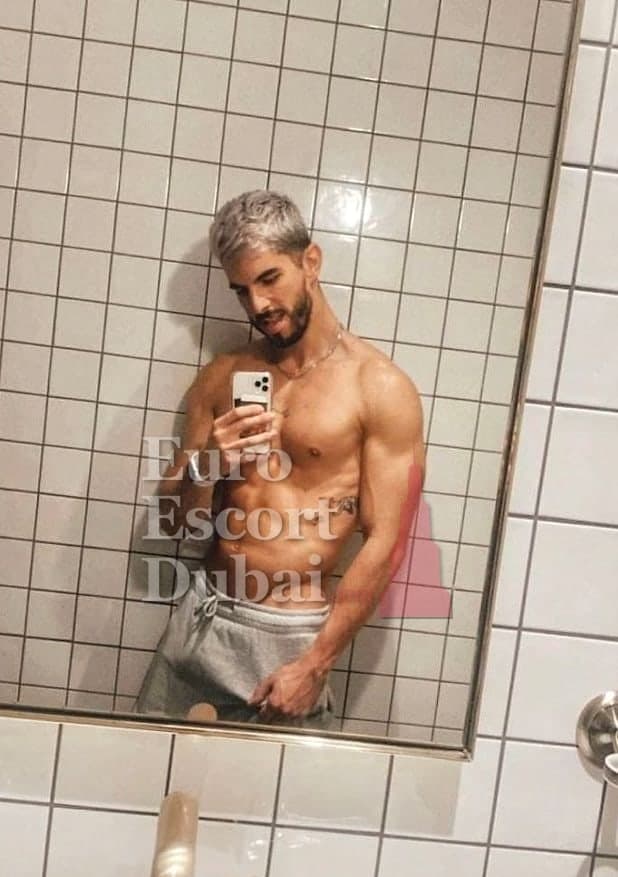 Jules, 27, escort in Dubai — 180 cm, blonde hair (photo 6 of 6)