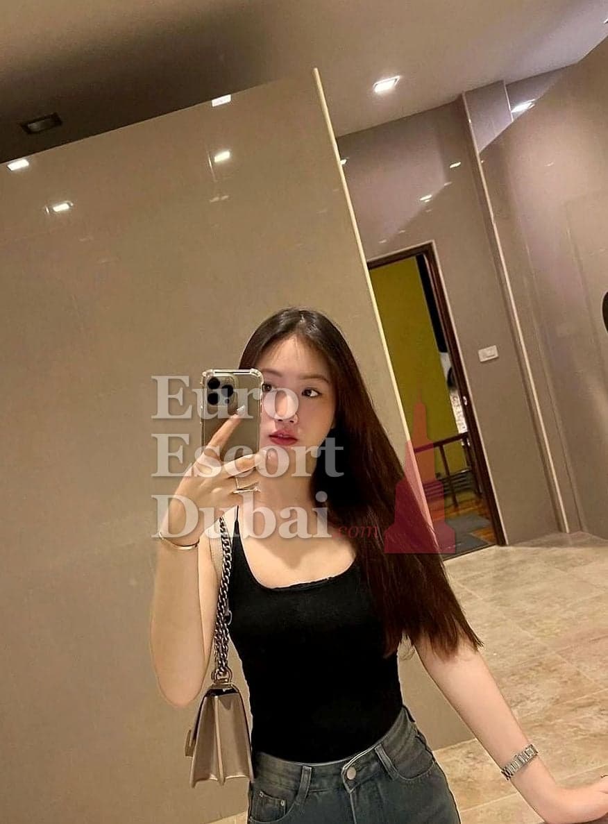 Linh, 23, escort in Al Ain — Indonesian, 157 cm (photo 2 of 9)