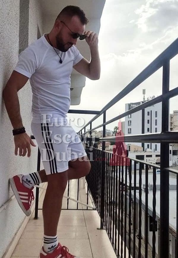 Jonah, 39, escort in Dubai — 183 cm, brown hair (photo 4 of 4)