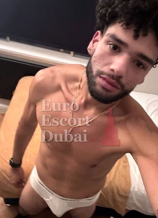 Joao, 28, escort in Abu Dhabi — 185 cm, black hair (photo 2 of 10)