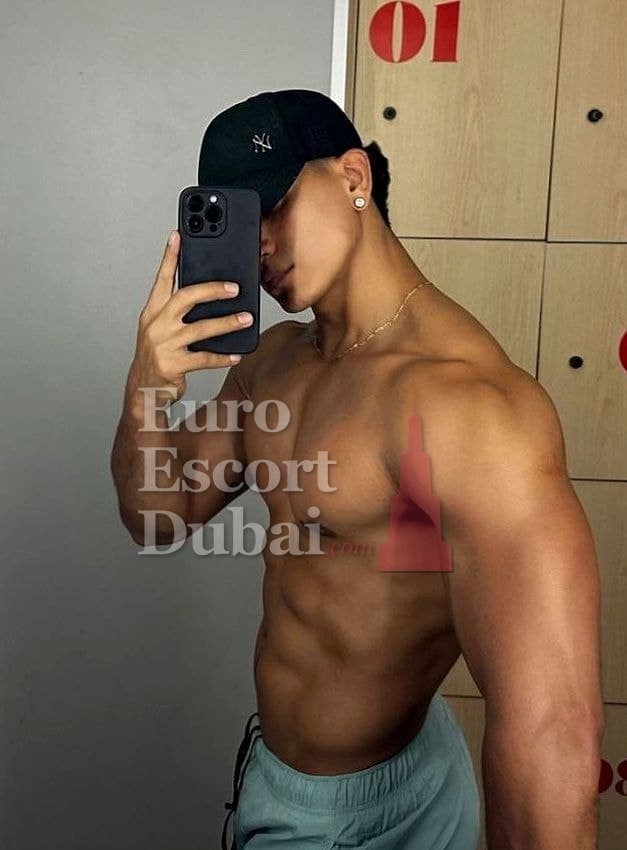 Grant, 26, escort in Dubai — black hair, 175 cm (photo 9 of 13)