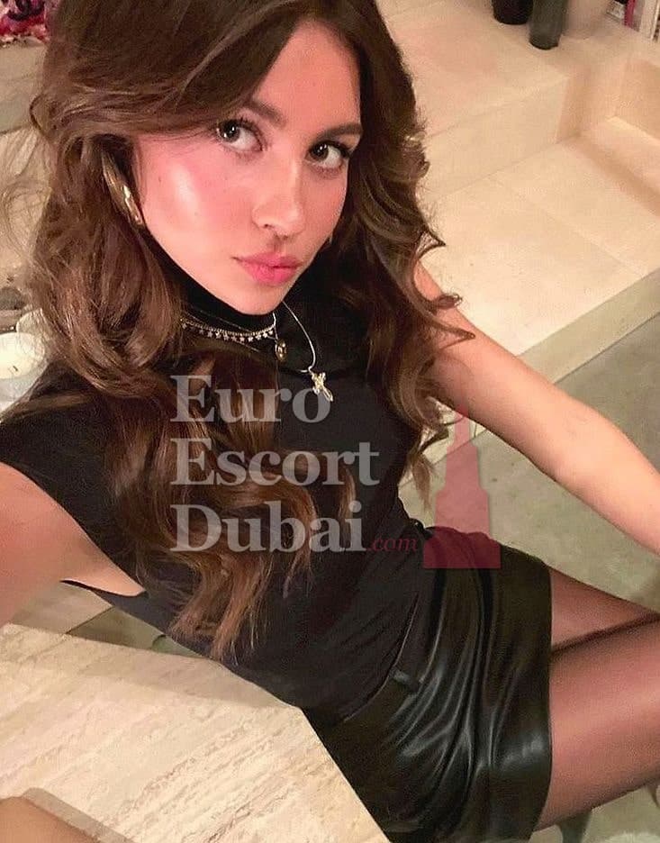 Tessa, 20, escort in Dubai — French, 168 cm (photo 2 of 6)